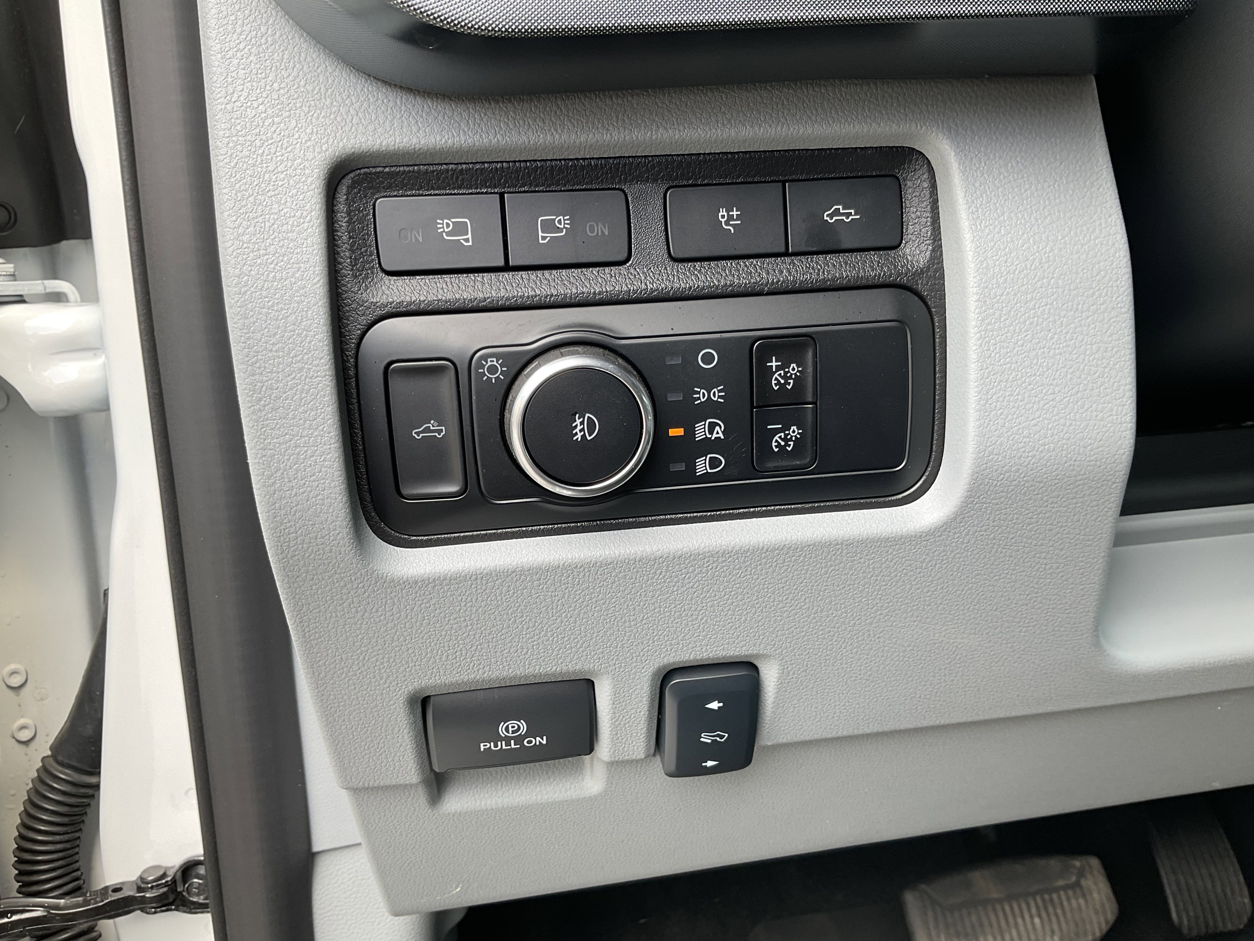 Used 2024 Ford F350 Limited image 27
