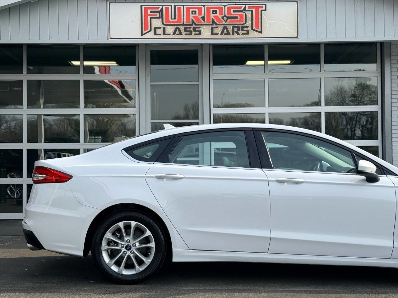 Used 2020 Ford Fusion SE image 9