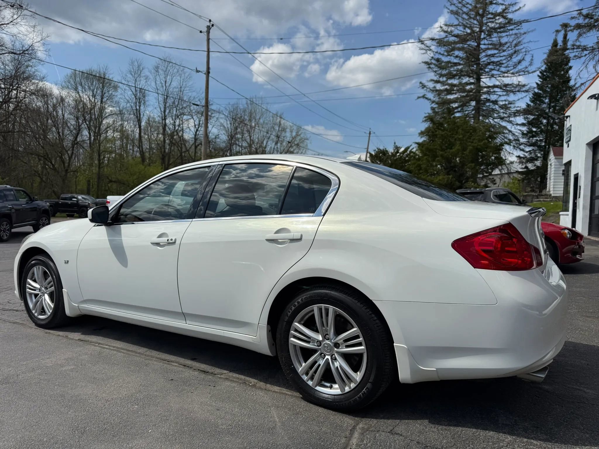 Used 2015 INFINITI Q40 AWD w/ Navigation Package image 4