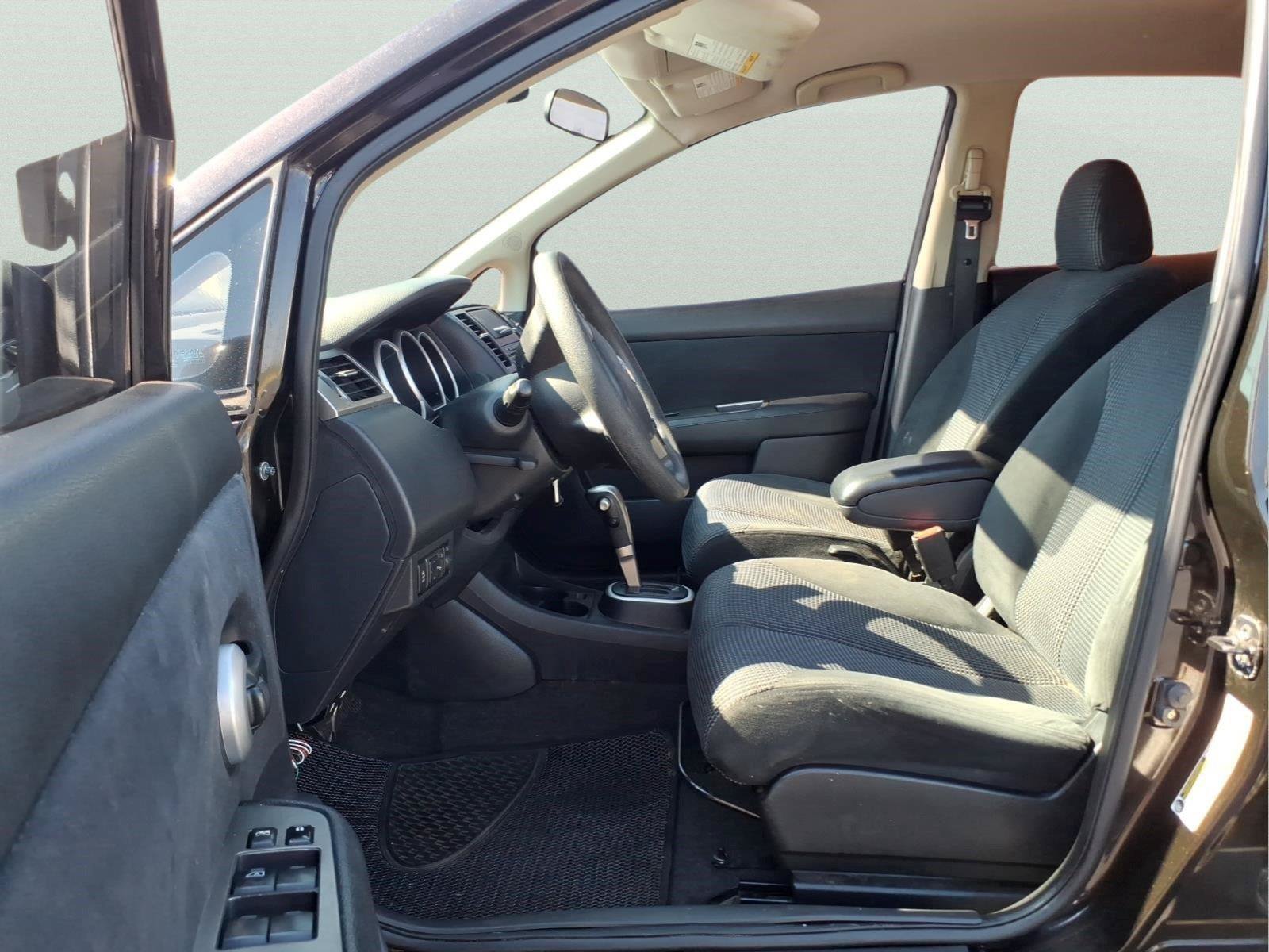 Used 2010 Nissan Versa Hatchback FWD image 16