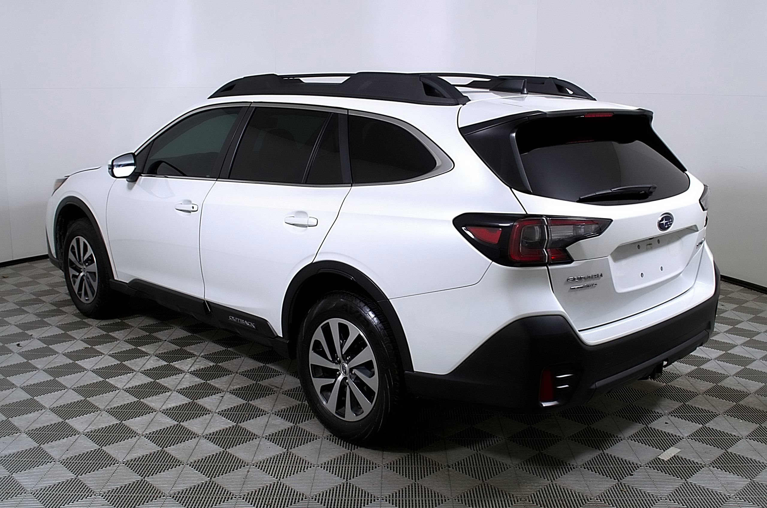 Used 2022 Subaru Outback Premium image 9