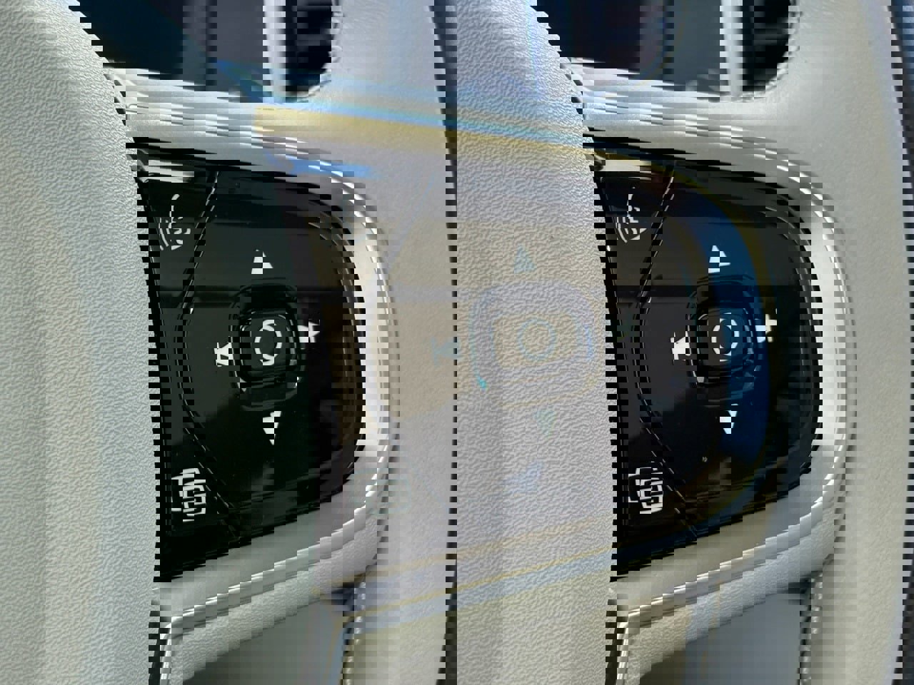 Certified 2024 Volvo XC90 B6 Plus w/ Protection Package Premier image 18