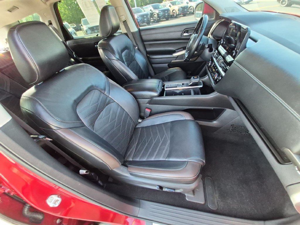 Used 2022 Nissan Pathfinder Platinum w/ Cargo Package FWD image 31