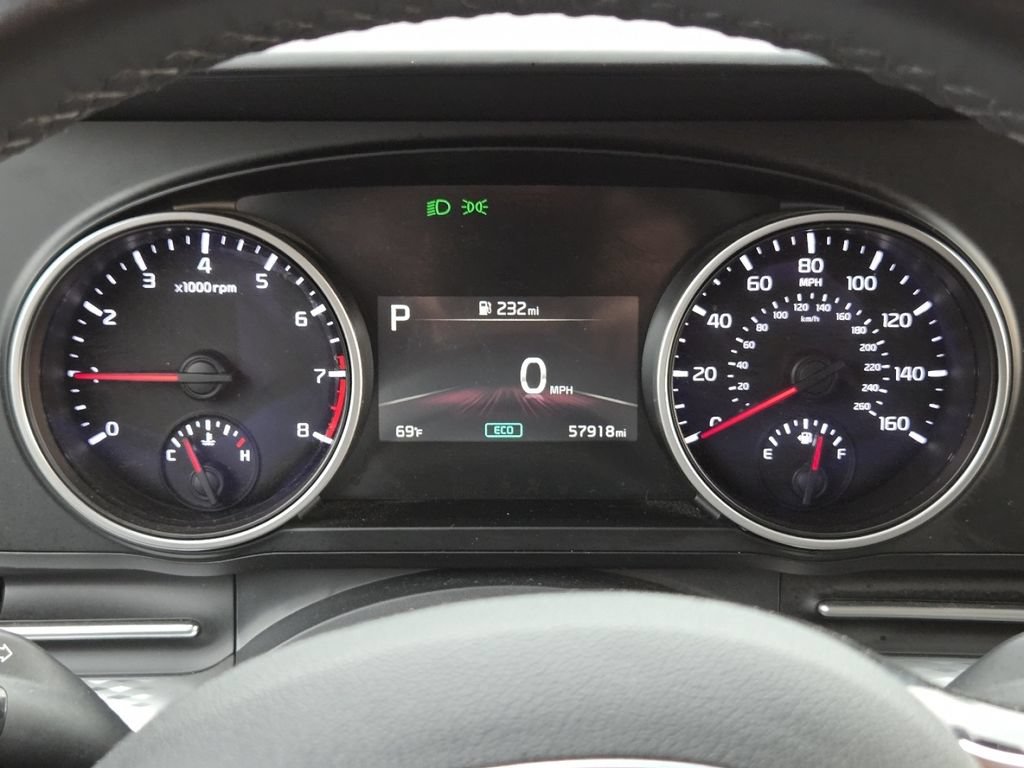 Used 2024 Kia Carnival LX FWD image 31