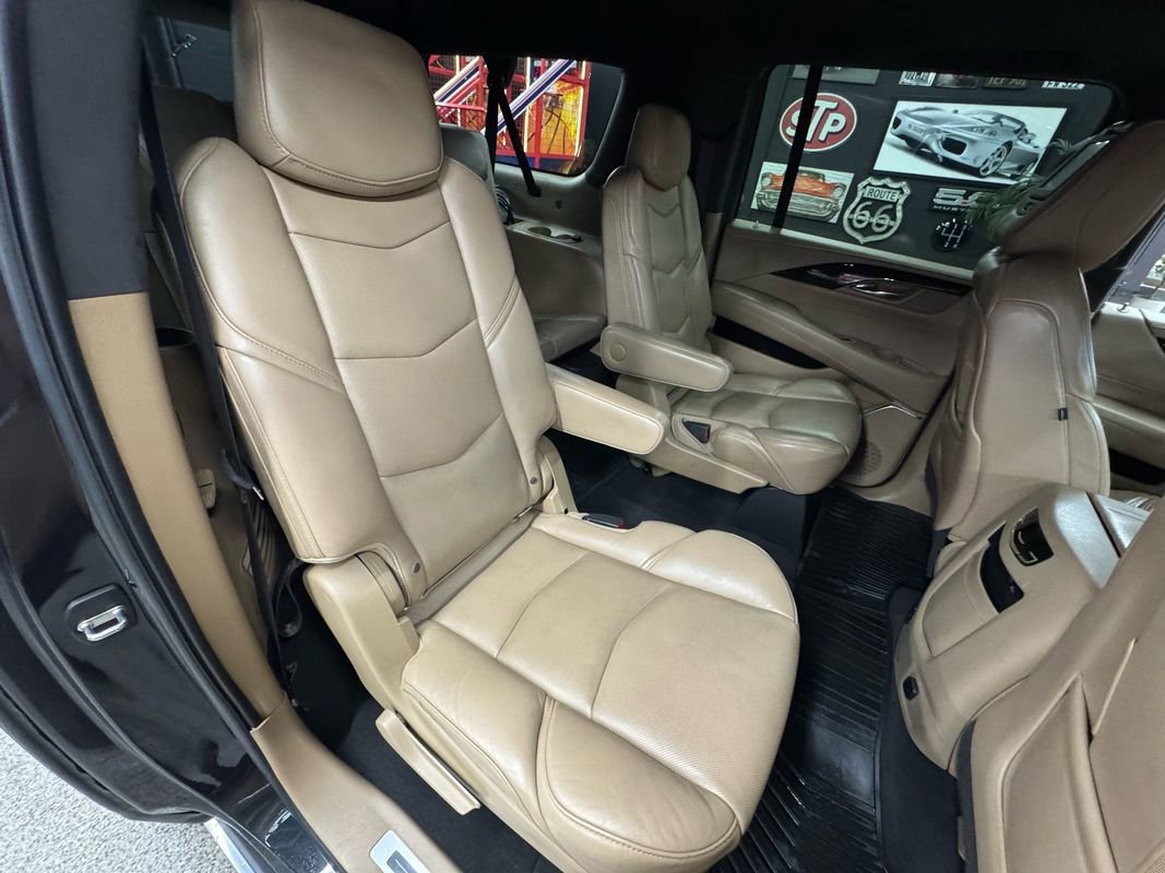 Used 2019 Cadillac Escalade ESV Platinum image 19