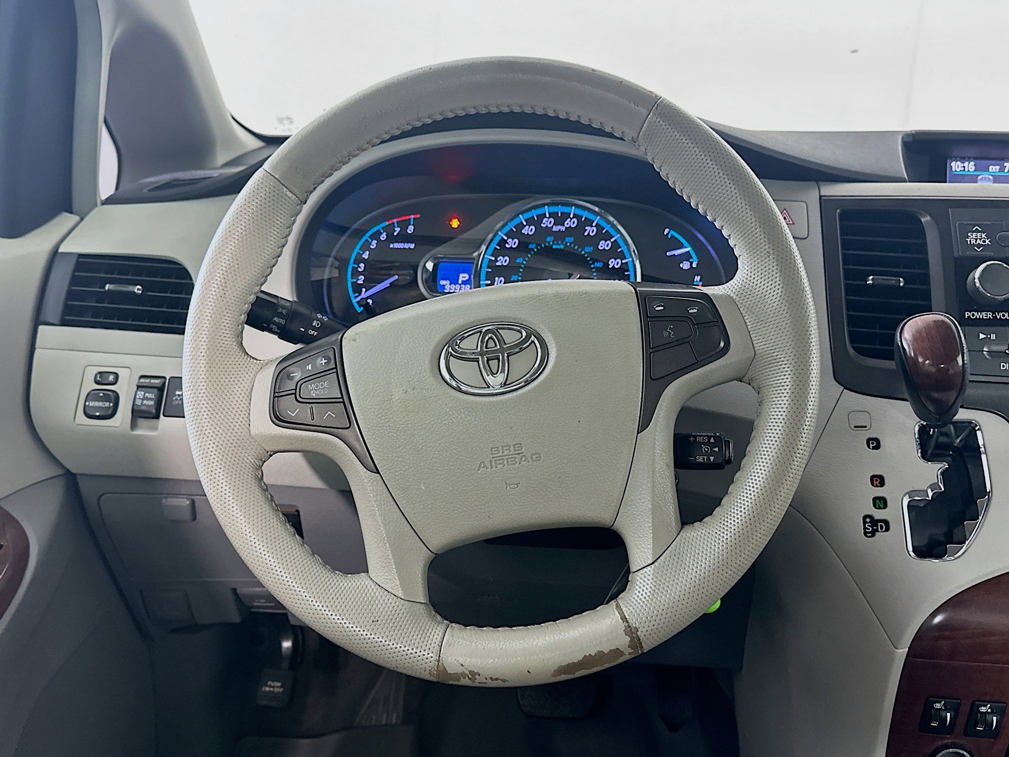 Used 2013 Toyota Sienna XLE FWD image 18