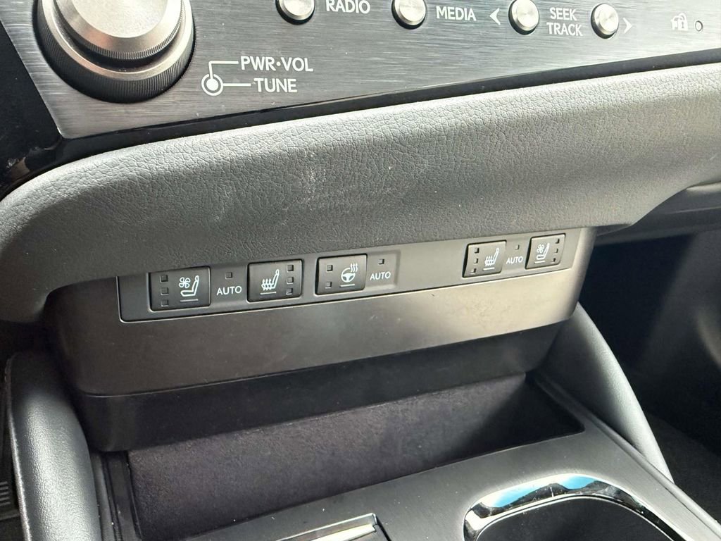 Used 2024 Lexus ES 350 w/ Premium Package FWD image 27