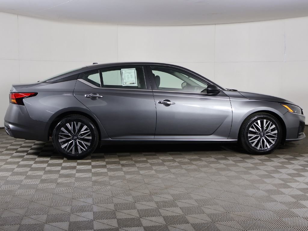 Used 2024 Nissan Altima 2.5 SV image 15