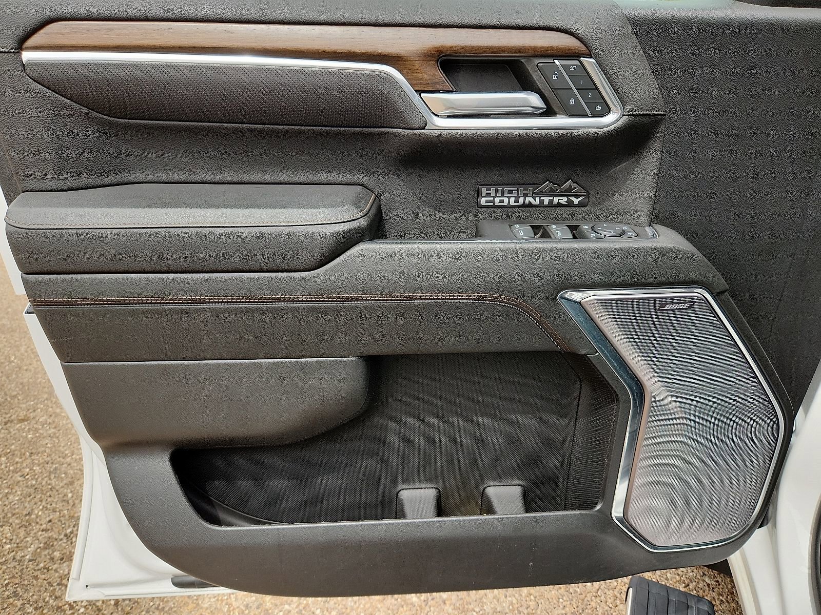 Used 2023 Chevrolet Silverado 1500 High Country w/ High Country Premium Package AWD/4WD image 13
