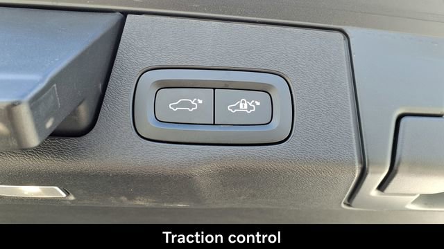 Used 2023 Volvo XC60 B5 Ultimate w/ Climate Package image 12