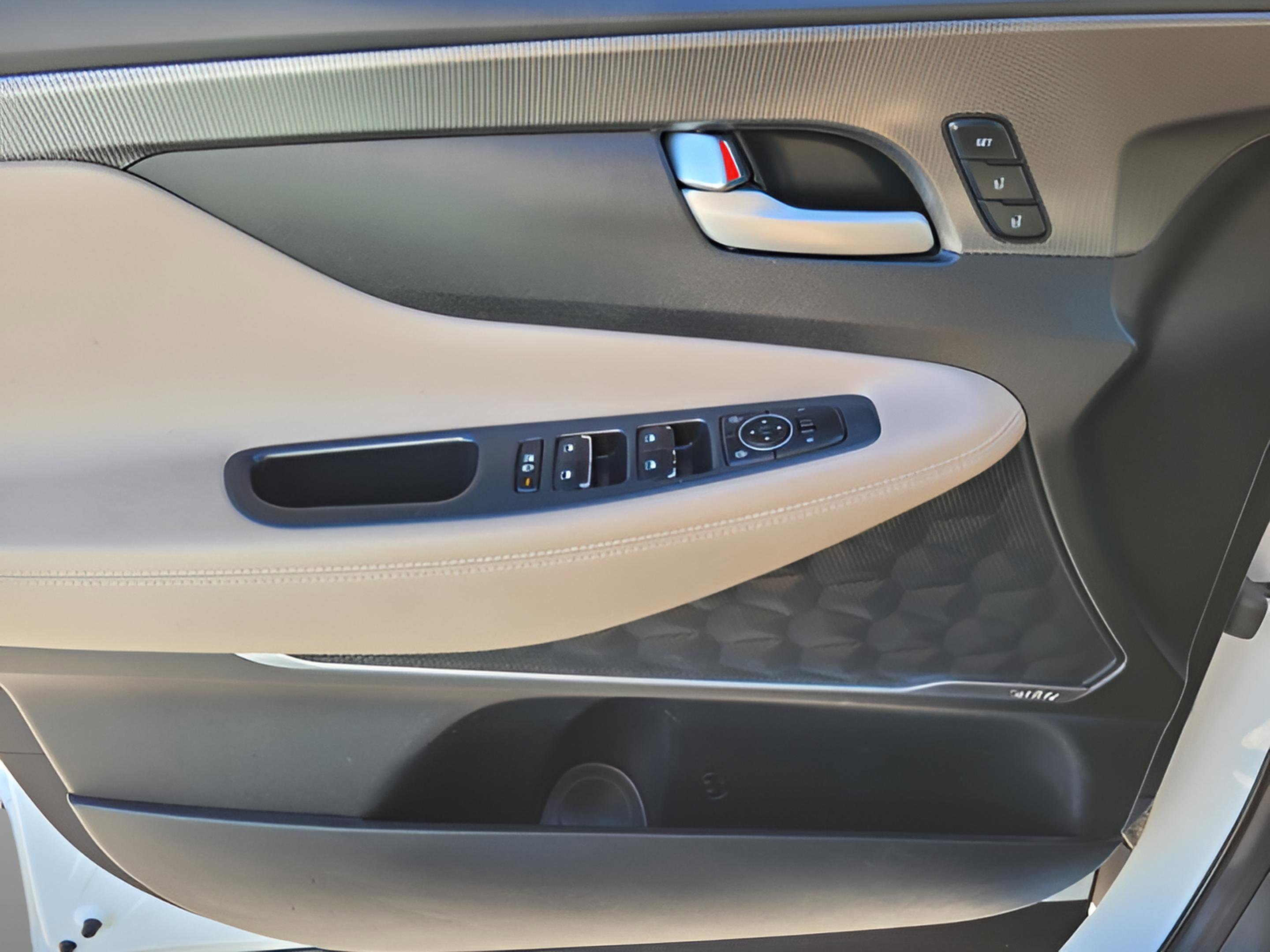 Used 2019 Hyundai Santa Fe FWD image 26