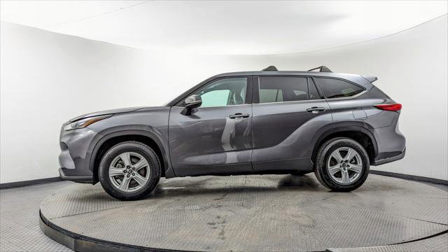 Used 2022 Toyota Highlander L image 3