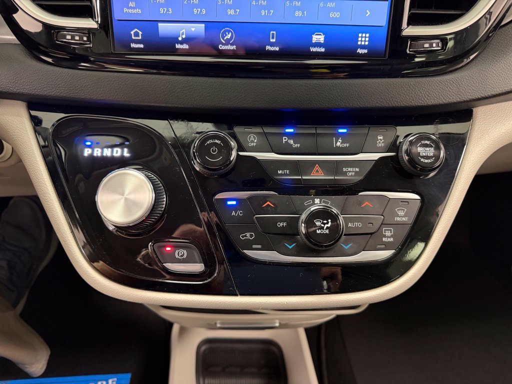 Used 2024 Chrysler Pacifica Touring-L FWD image 29