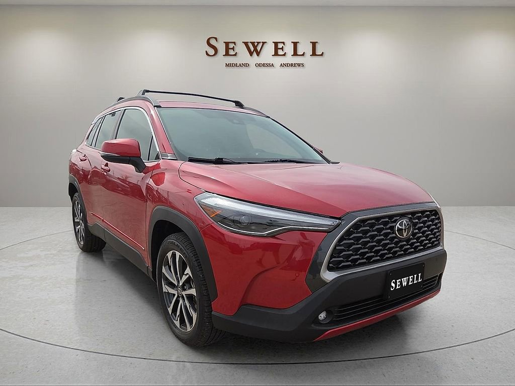 Used 2022 Toyota Corolla Cross XLE image 6