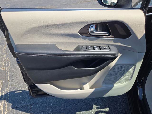 Certified 2023 Chrysler Voyager LX FWD image 18