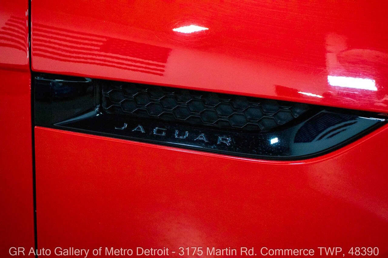 Used 2020 Jaguar F-TYPE R image 28