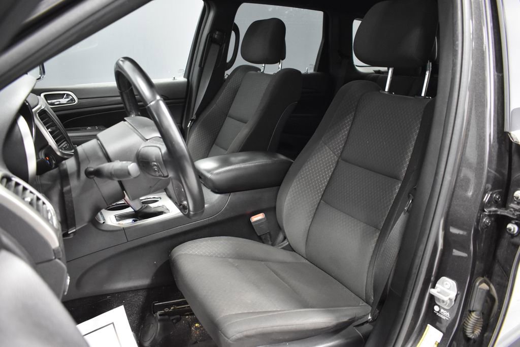 Used 2021 Jeep Grand Cherokee Laredo AWD/4WD image 5
