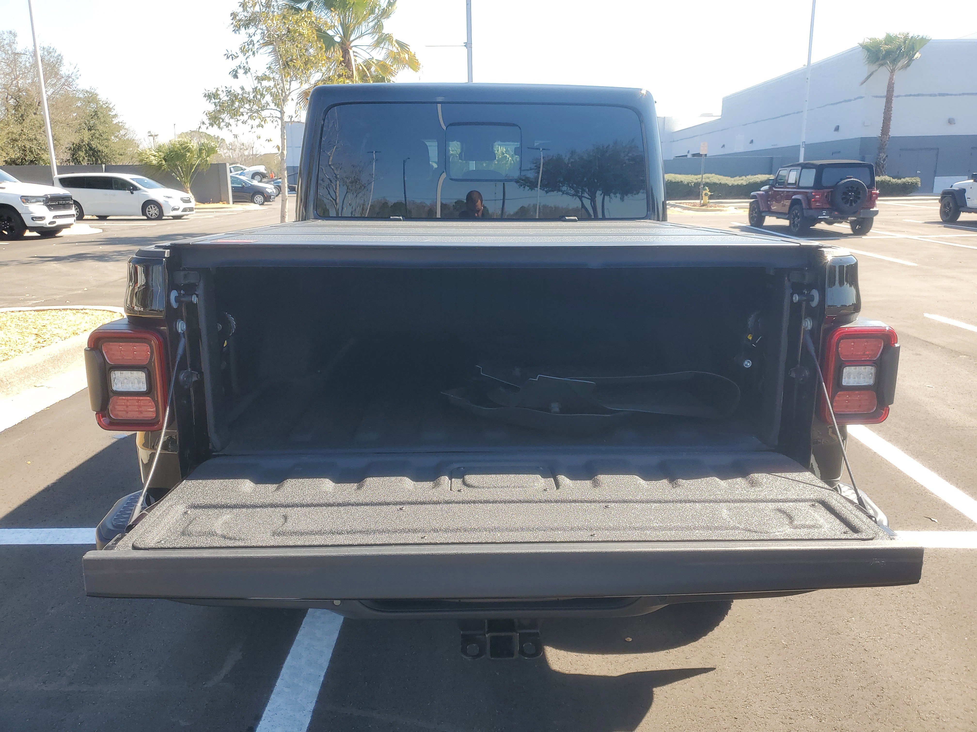 Used 2025 Jeep Gladiator Mojave w/ Safety Group image 6