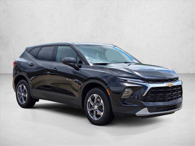 Used 2025 Chevrolet Blazer LT FWD image 3