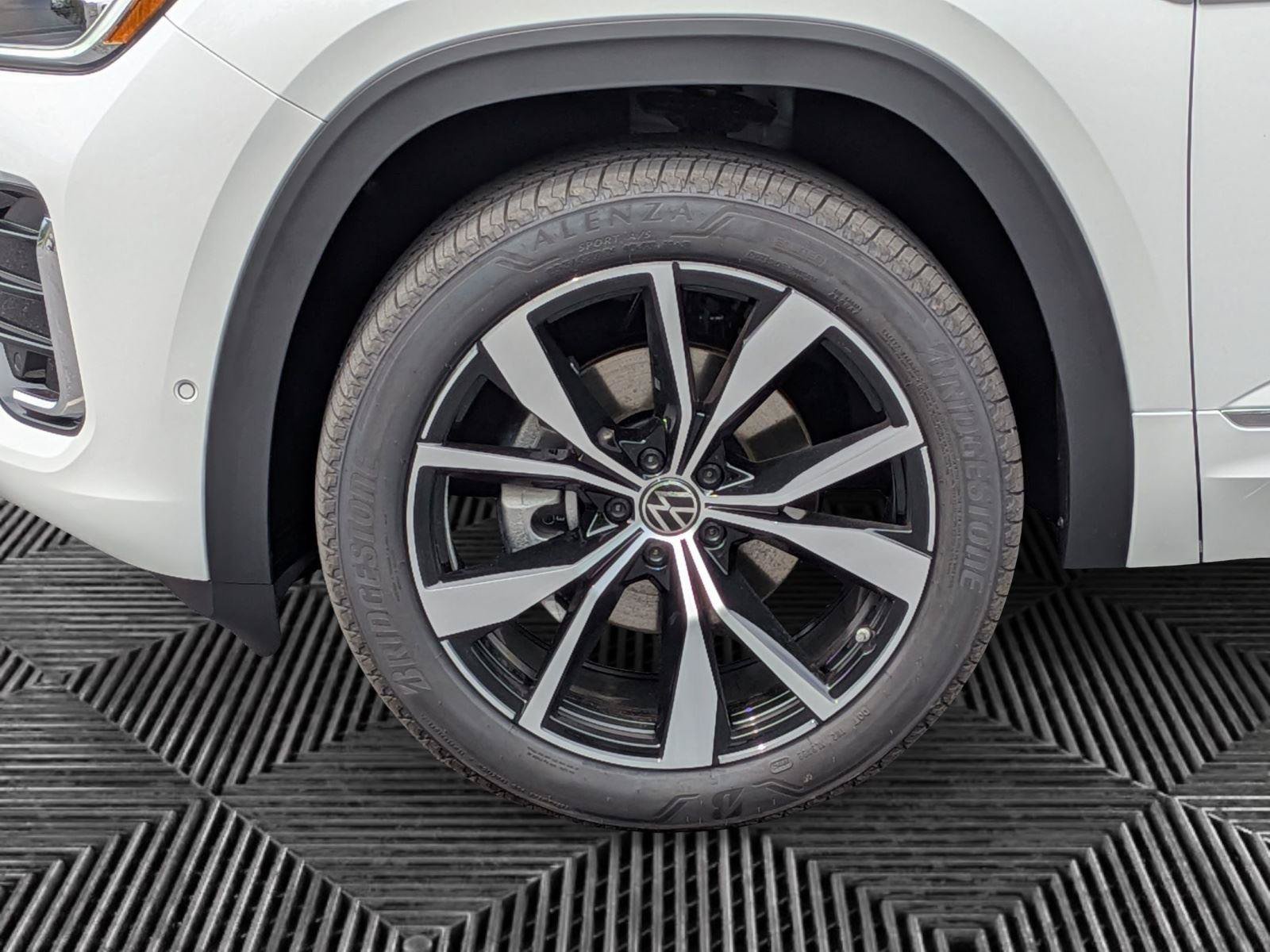 New 2026 Volkswagen Atlas SEL Premium R-Line AWD/4WD image 9