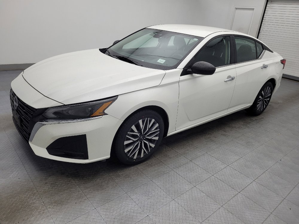 Used 2024 Nissan Altima 2.5 SV image 2