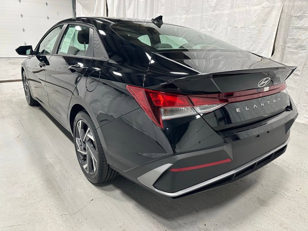 Used 2025 Hyundai Elantra Sport image 5
