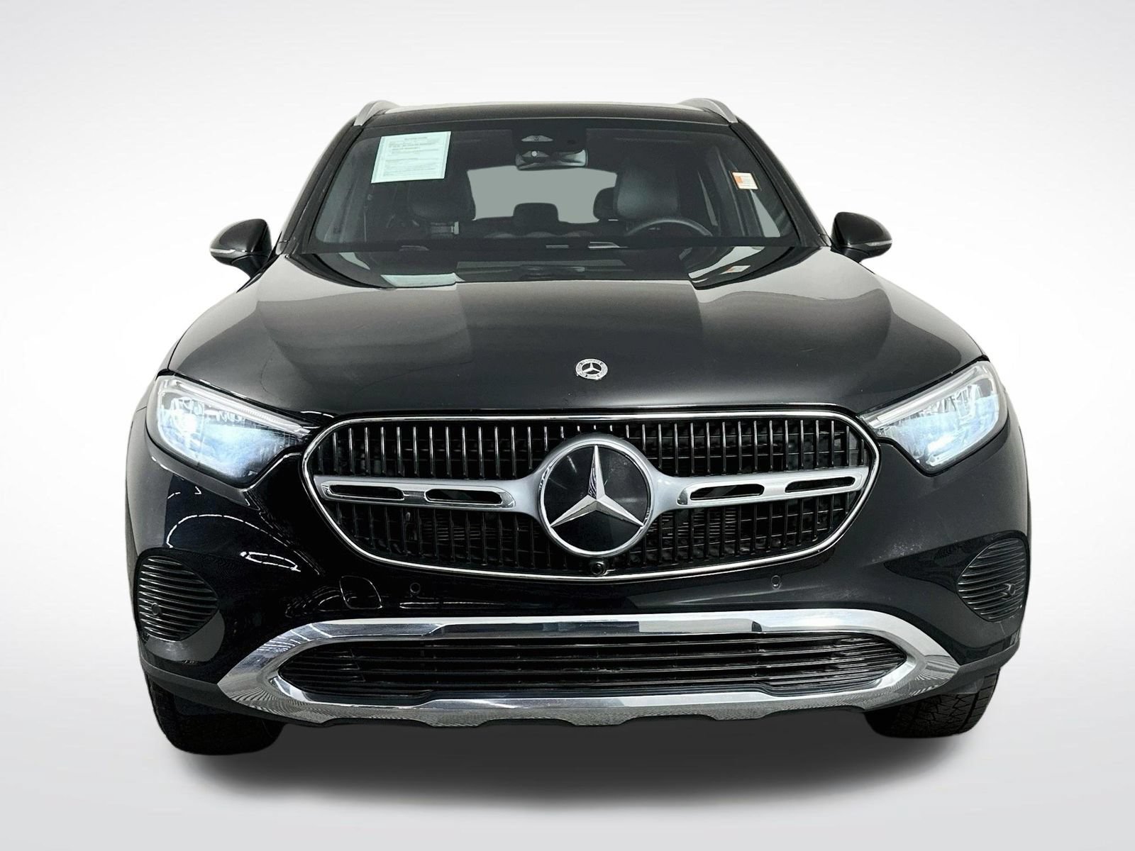 Used 2025 Mercedes-Benz GLC 300 4MATIC image 2