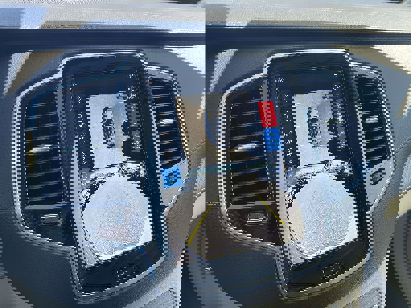 Certified 2024 Volvo XC90 B6 Ultimate w/ Lounge Package image 28