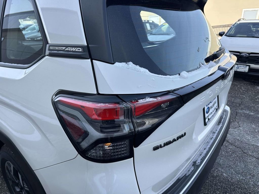 Used 2025 Subaru Forester Base image 8