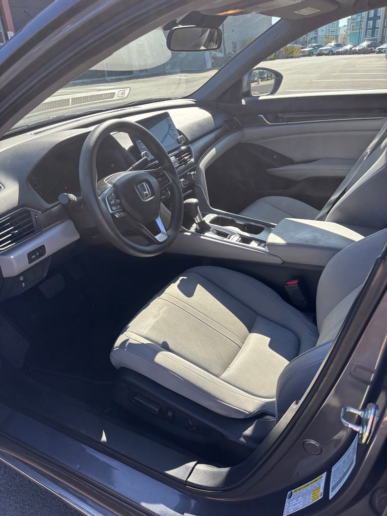 Used 2018 Honda Accord EX image 9