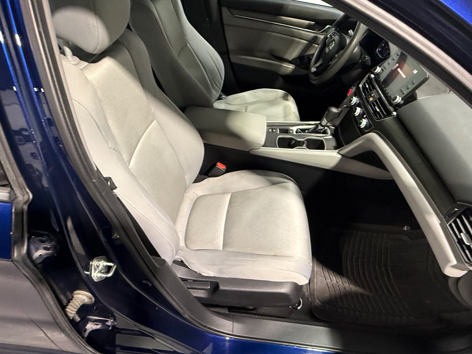 Used 2018 Honda Accord LX image 32