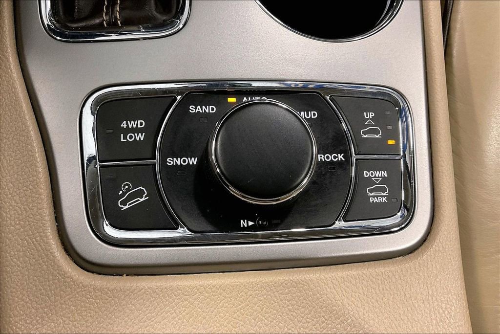 Used 2018 Jeep Grand Cherokee Overland AWD/4WD image 15