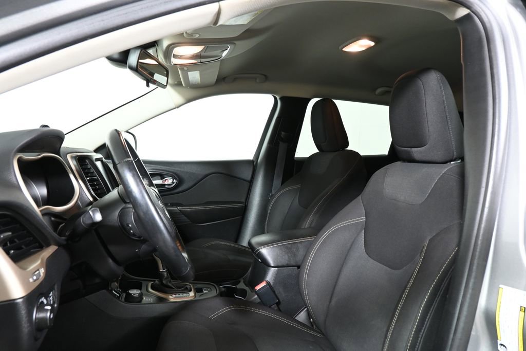 Used 2016 Jeep Cherokee Latitude w/ Cold Weather Group image 15