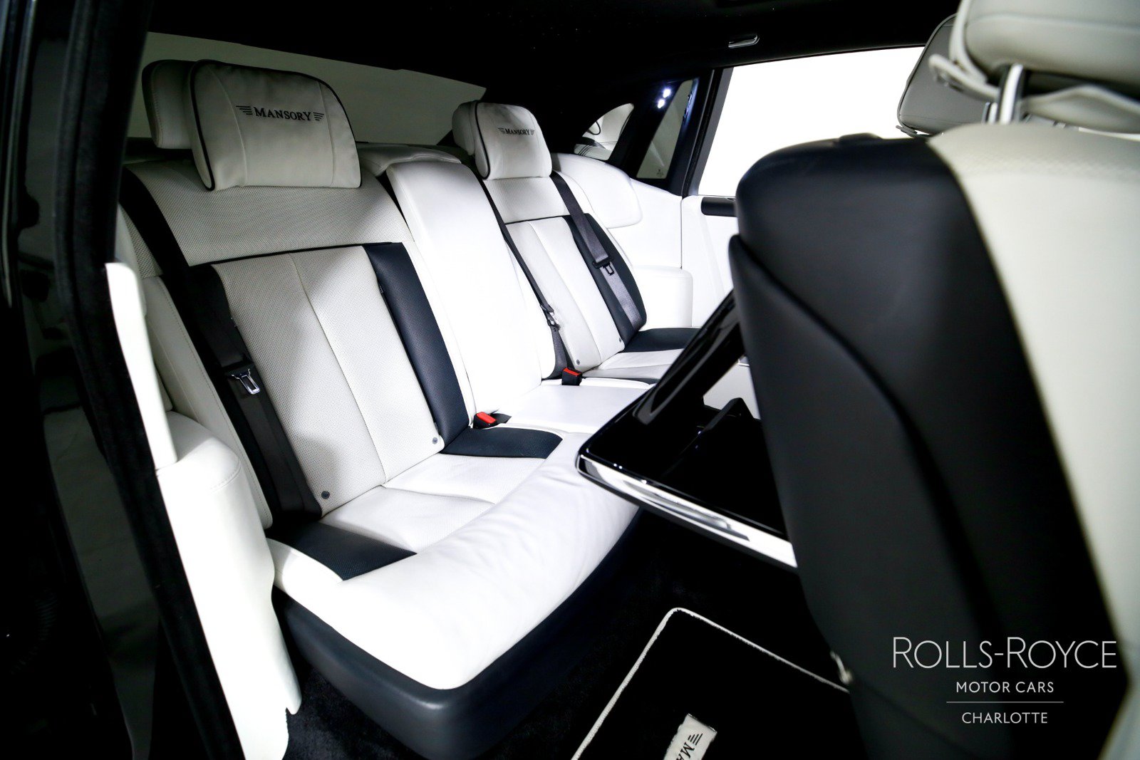 Used 2018 Rolls-Royce Phantom Sedan RWD image 29