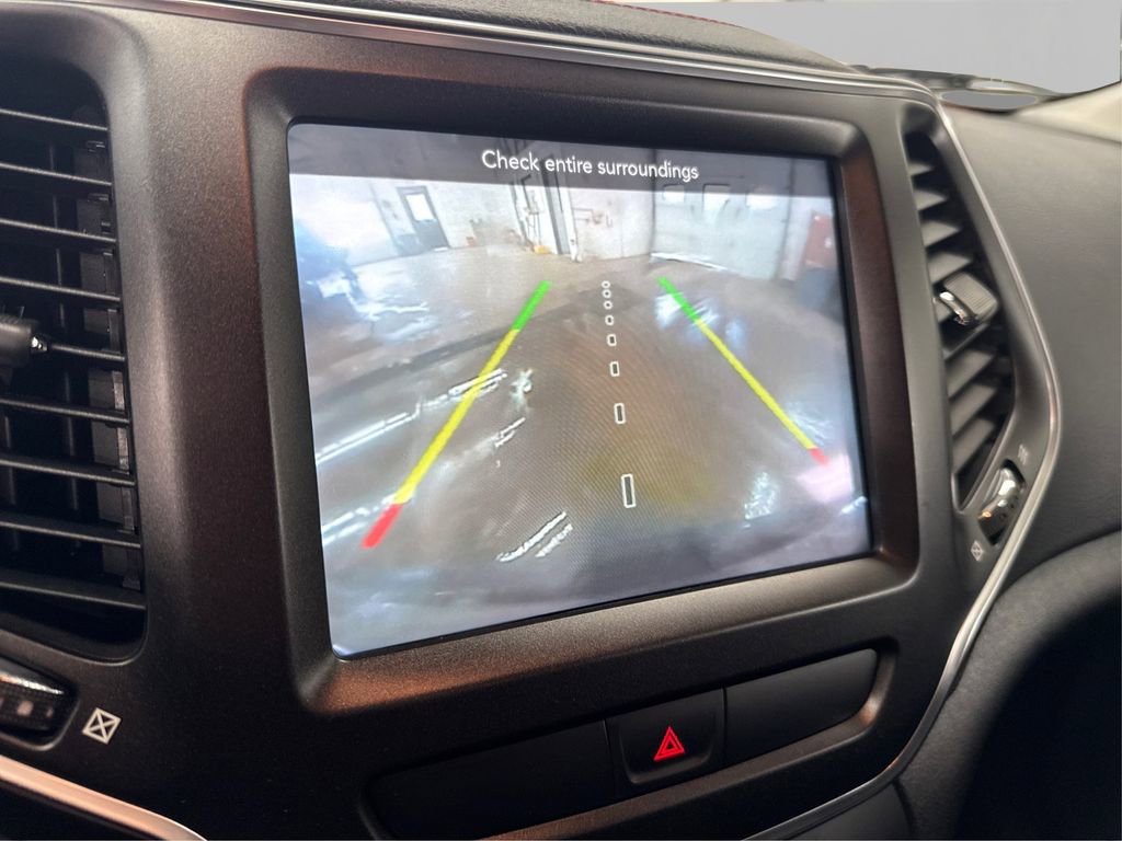 Used 2020 Jeep Cherokee Trailhawk image 30