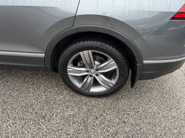 Used 2020 Volkswagen Tiguan SEL AWD/4WD image 7