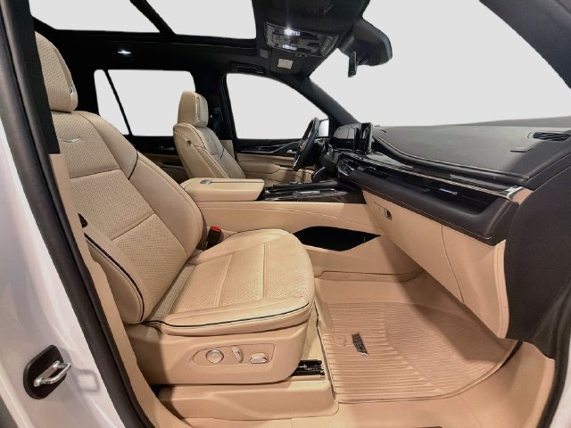 Used 2024 Cadillac Escalade Premium Luxury AWD/4WD image 24