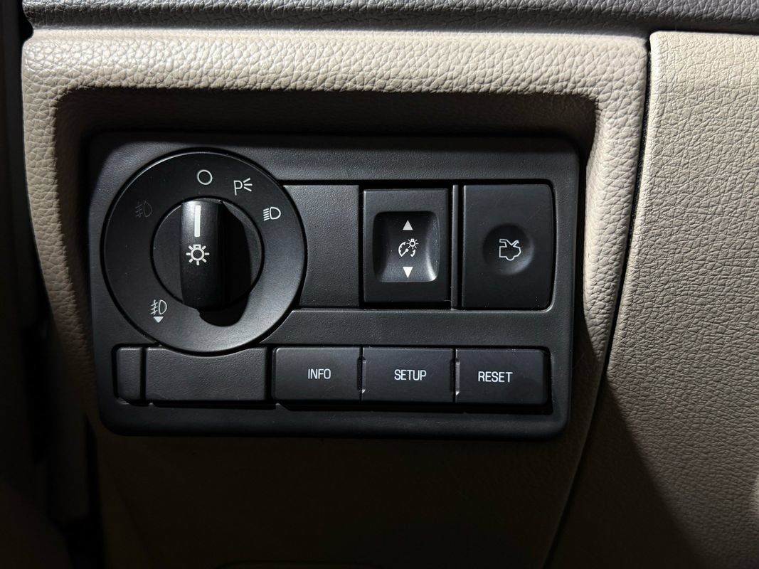 Used 2010 Ford Fusion SE FWD image 13