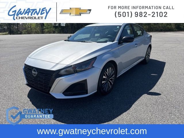 Used 2024 Nissan Altima 2.5 SV FWD image 1