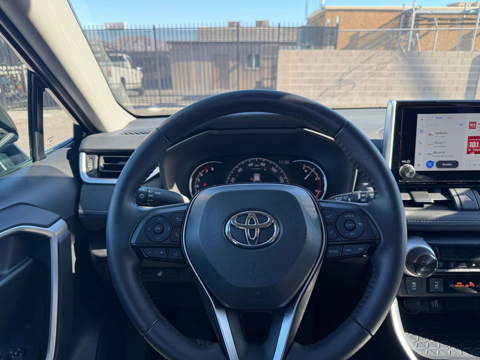 Used 2025 Toyota RAV4 XLE image 33