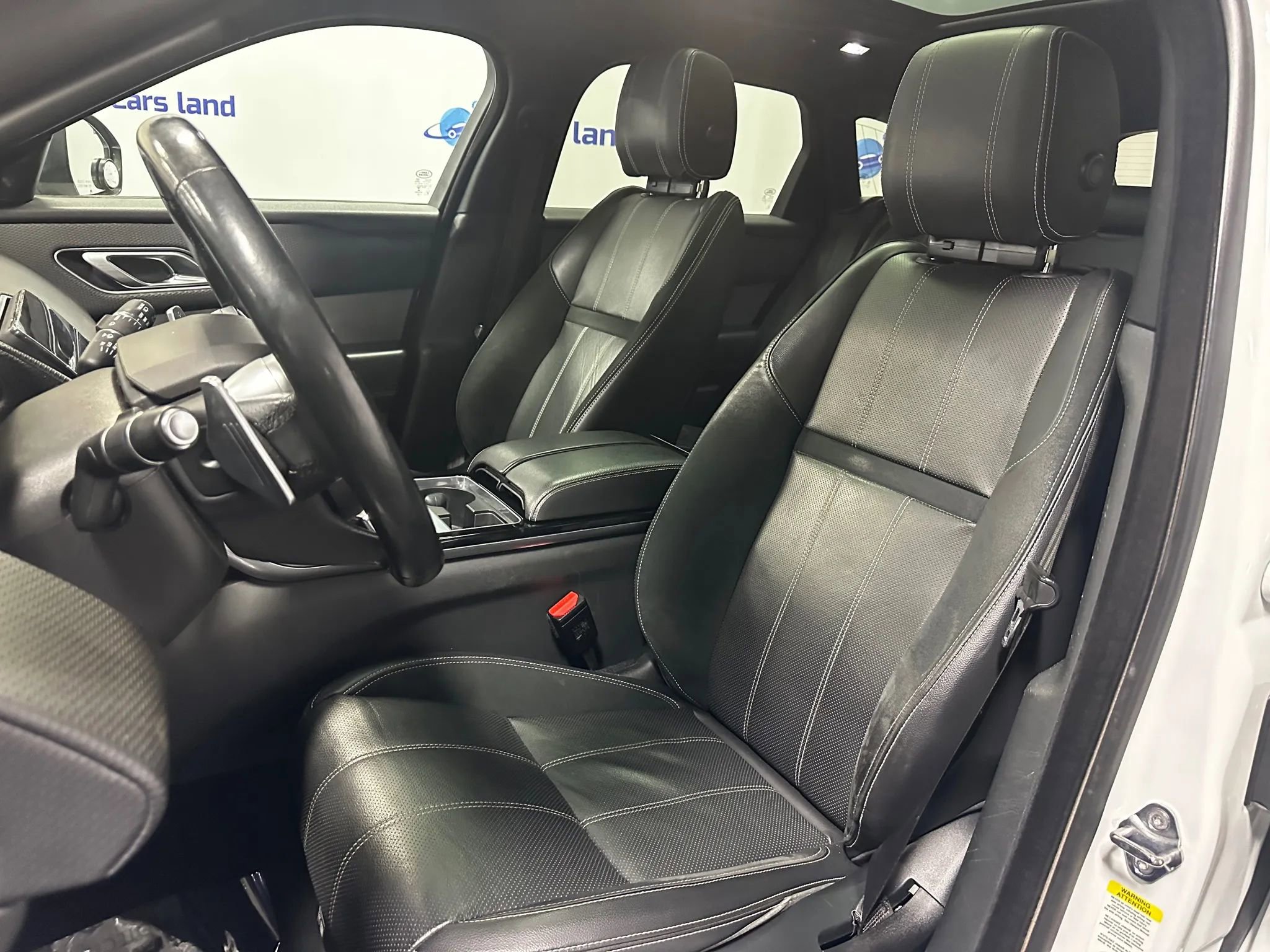 Used 2019 Land Rover Range Rover Velar R-Dynamic SE image 11