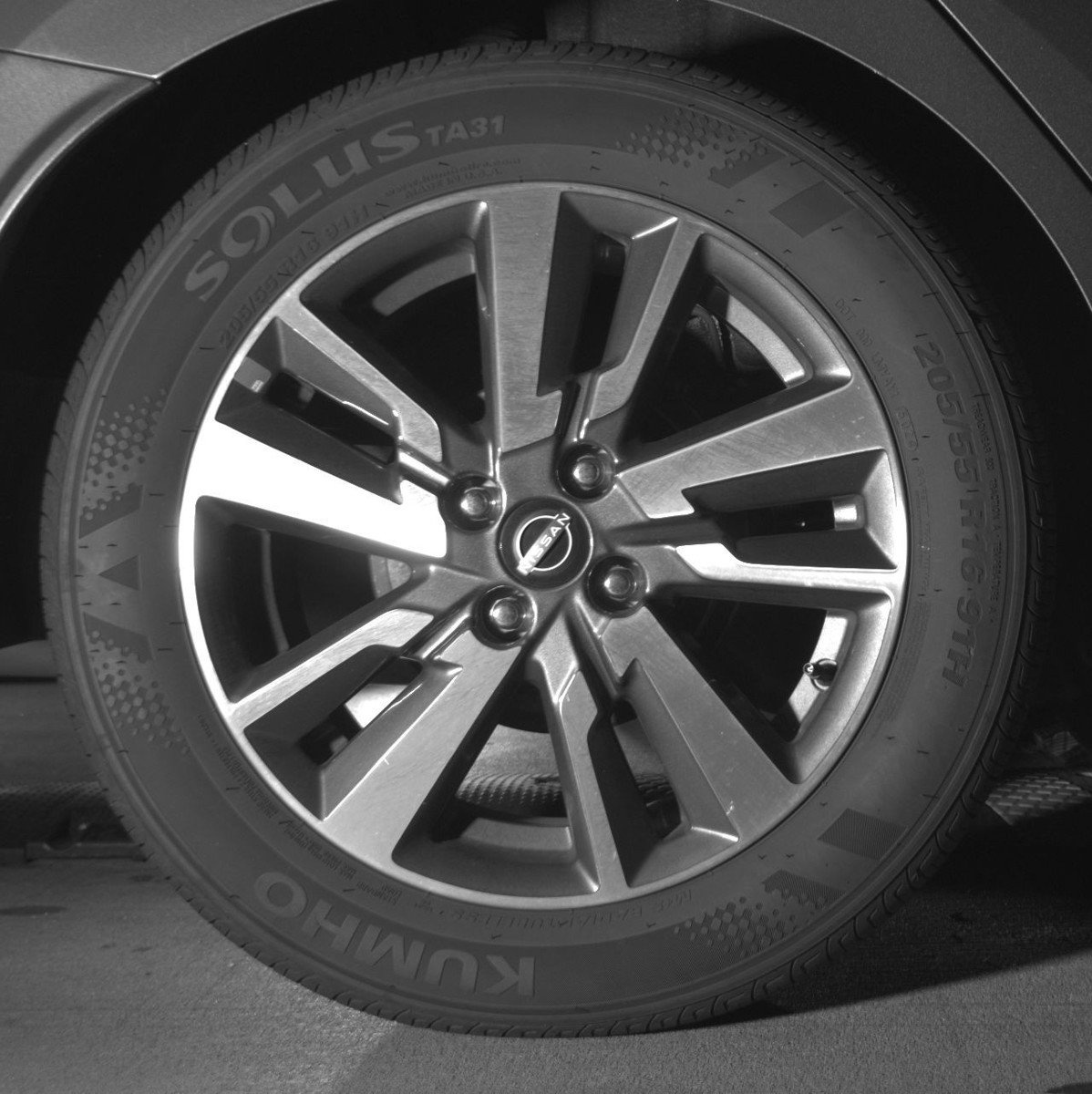 Used 2025 Nissan Versa SV image 15