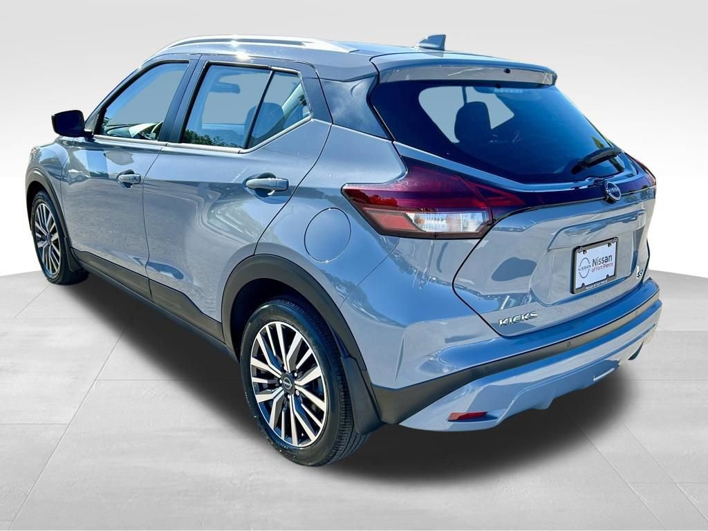 Used 2022 Nissan Kicks SV image 8