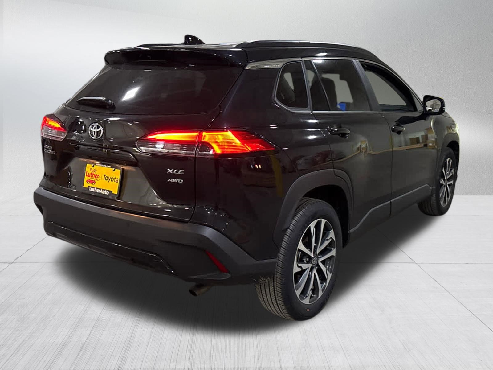 Used 2025 Toyota Corolla Cross XLE AWD/4WD image 6