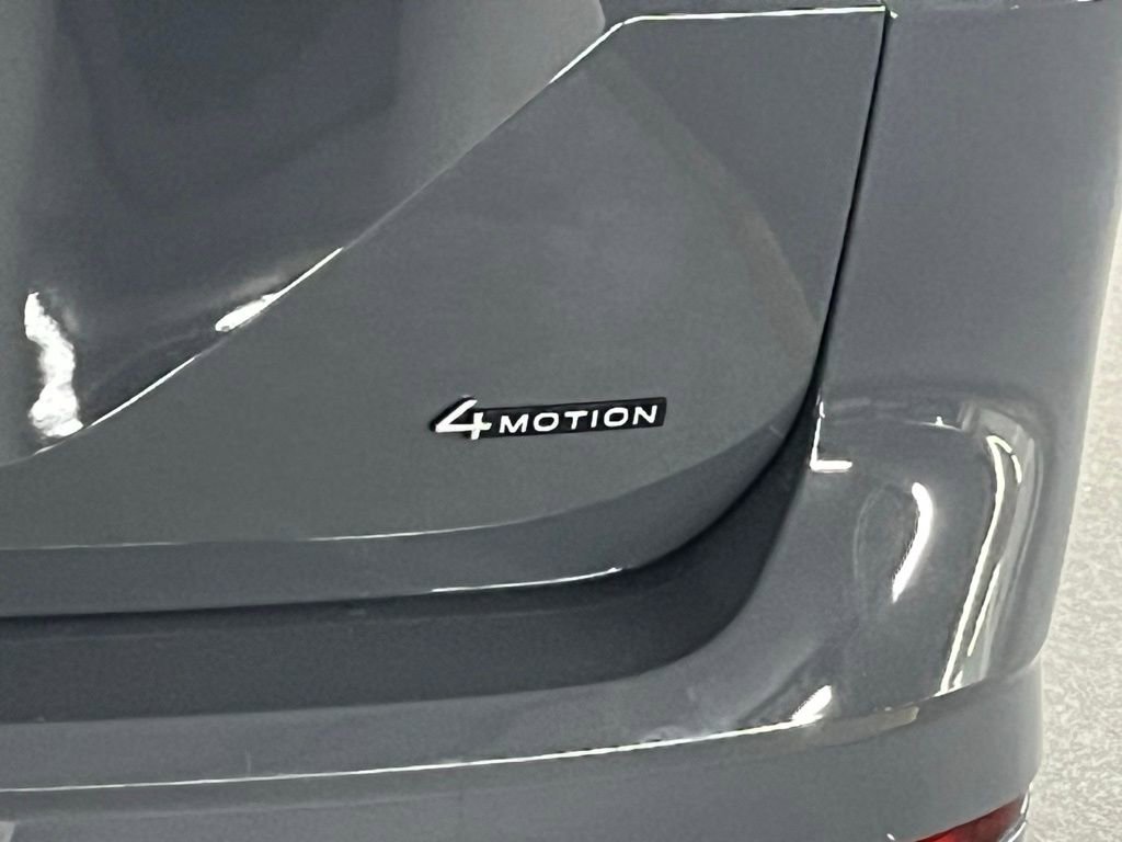 Certified 2025 Volkswagen Atlas SEL Premium R-Line image 38