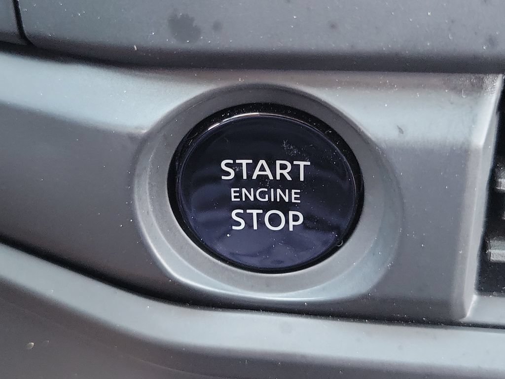 Used 2025 Nissan Pathfinder S FWD image 9