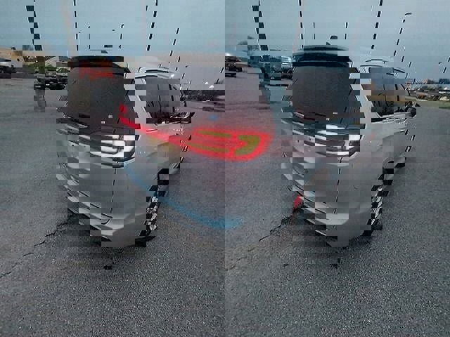 Used 2024 Chrysler Pacifica Touring-L image 5