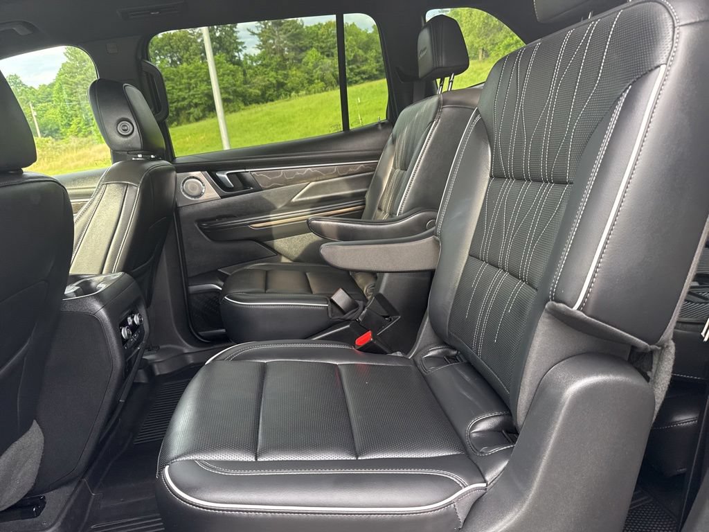 Used 2025 Buick Enclave Avenir w/ Super Cruise Package AWD/4WD image 36