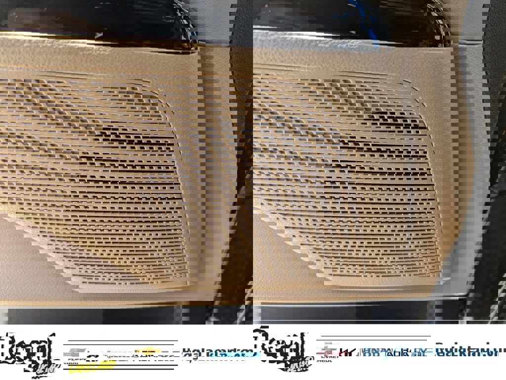 Used 2023 Kia Carnival EX image 18