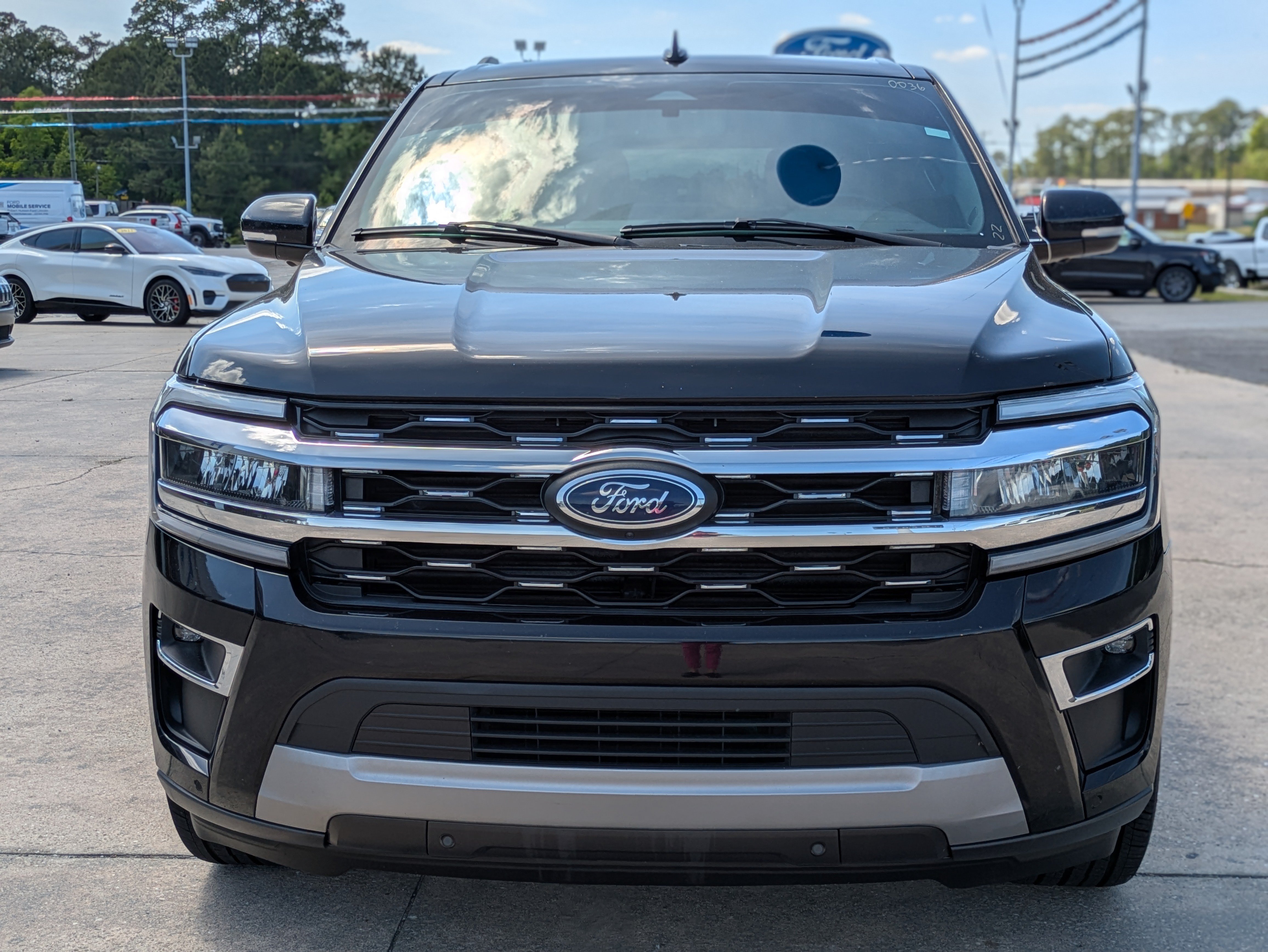 Used 2022 Ford Expedition Max Limited RWD image 3
